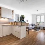 Bosakova Retreat With Balcony Lägenhet Bratislava