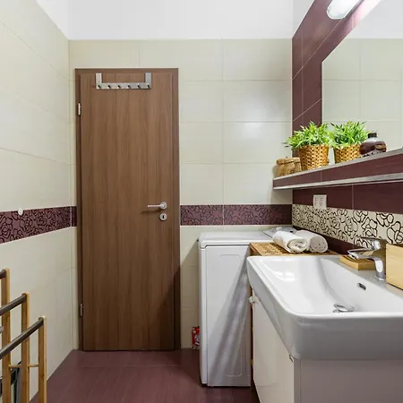 Bosakova Retreat With Balcony Appartamento